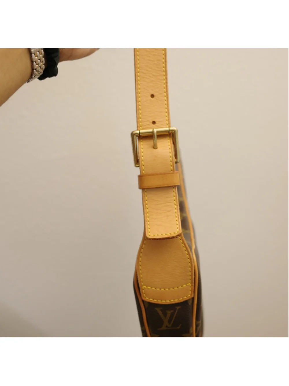 LOUIS VUITTON Monogram Croissant MM - Picture 11 of 15